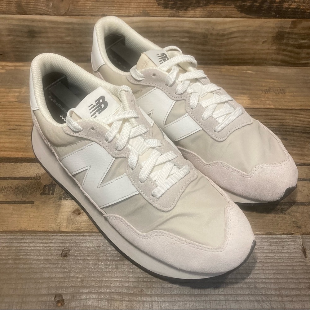 New Balance Women’s Sneakers in neutral colors, women's size 10
